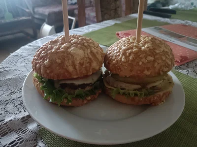 slawomirus - #gotujzwykopem Zrobiłem burgery. Ale nikt ich nie pulsuje bo jestem że w...