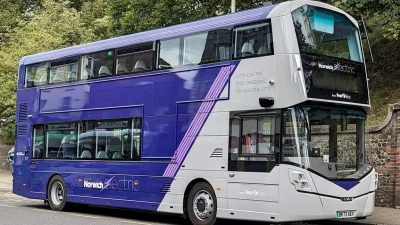 JanekzBursztynu - #pracbaza #uk #impreza 
Po srogim i solidnym melanshu jadę do pracy...